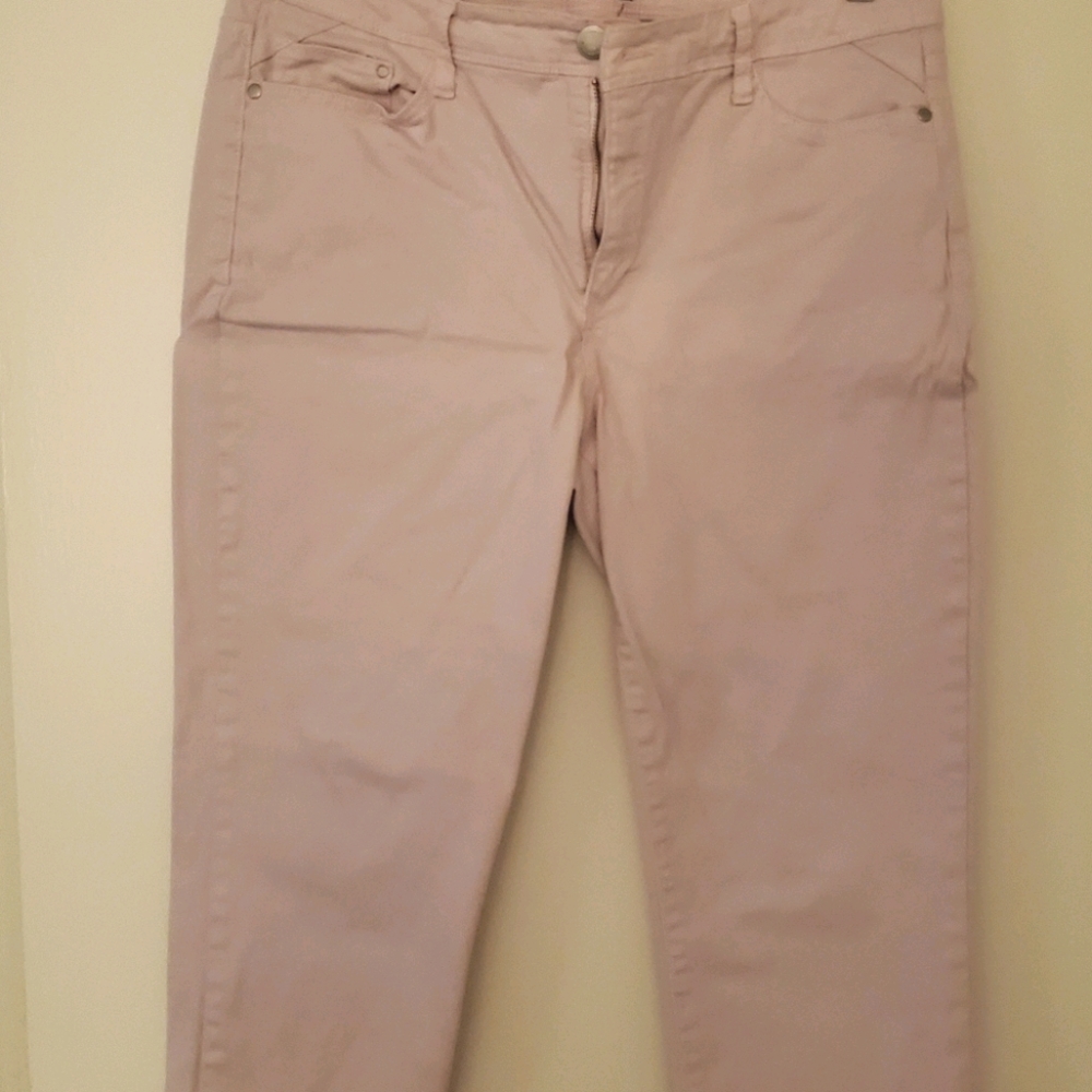 Bandolino Light Pink Cropped Jean